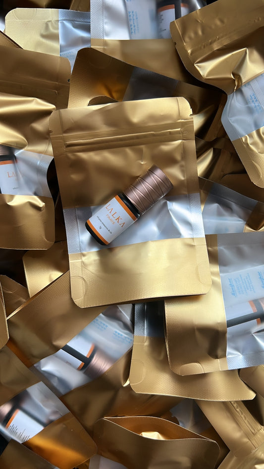 Eyelash extension glue drying 0.5-1 second LALKA PARIS